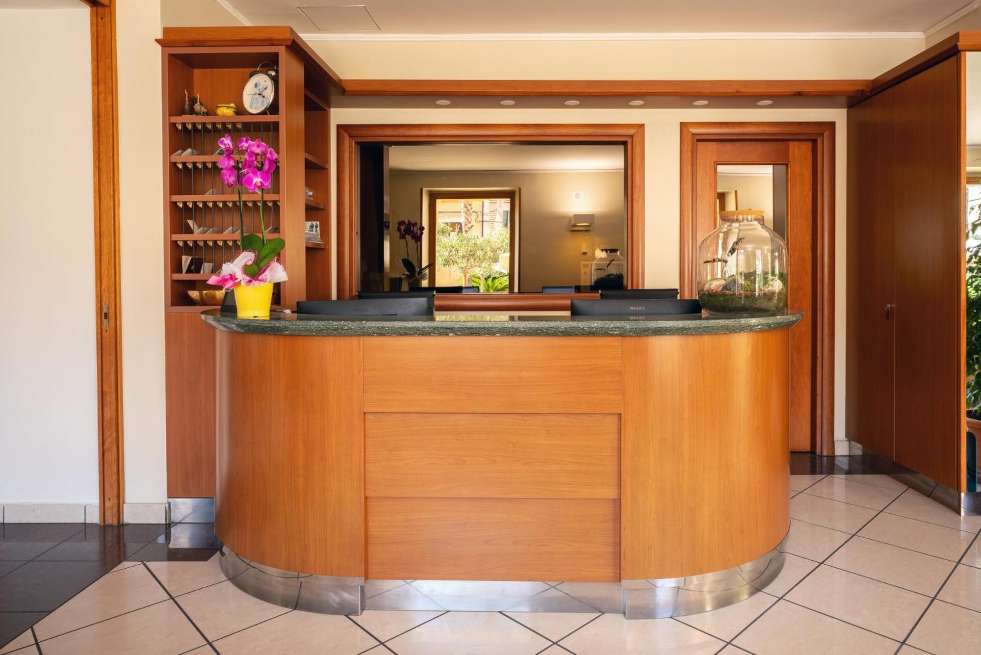 Hotel Careni Villa Italia Finale Ligure Εξωτερικό φωτογραφία